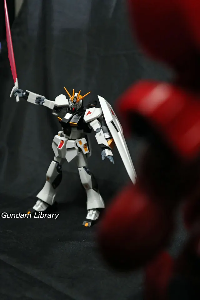 ROBOT魂　νガンダム　サザビーとの戦い